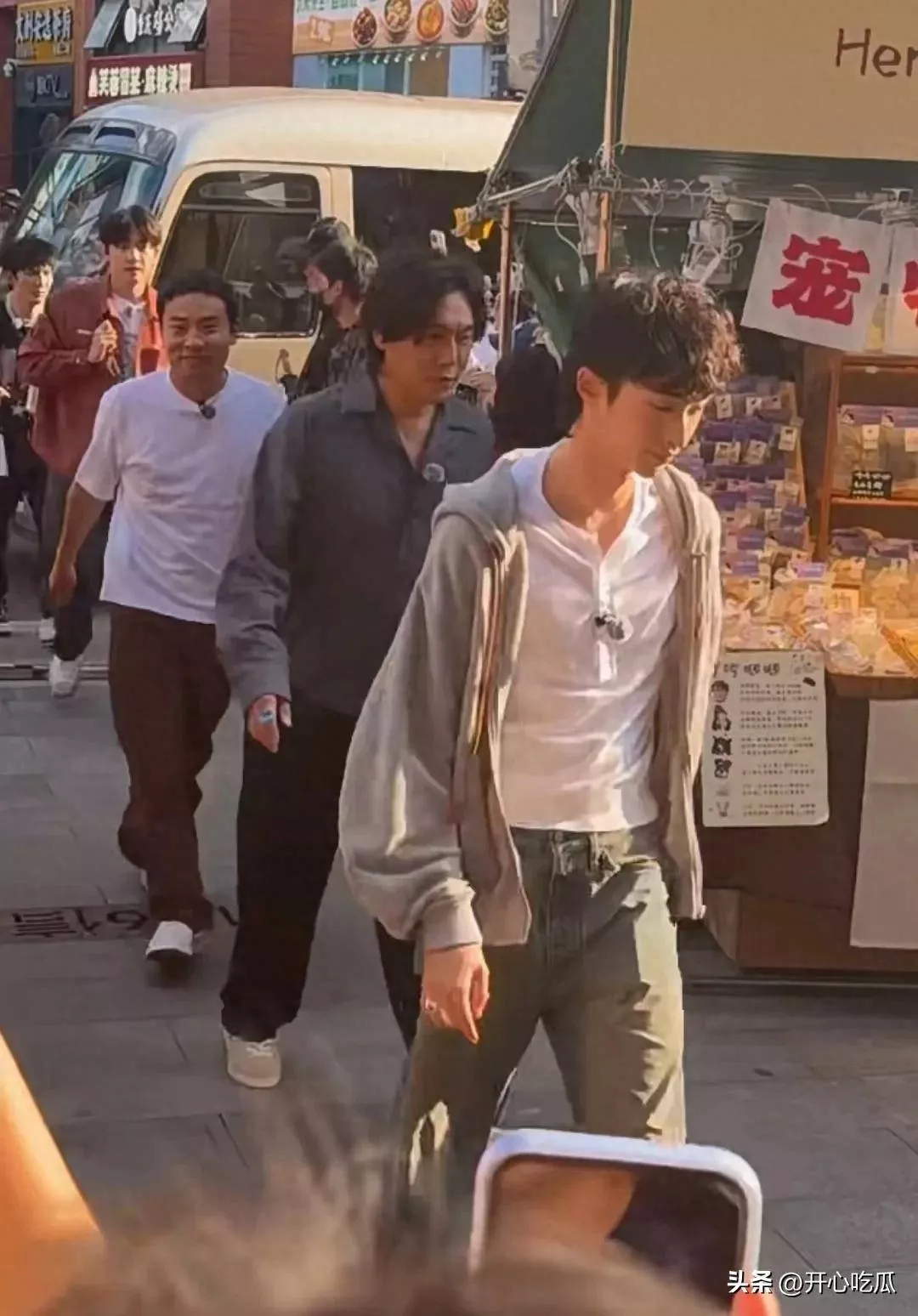 秦昊带继子哈利录制综艺节目，两人表现很亲密