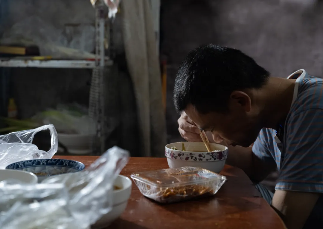 8元旅店，流离人生