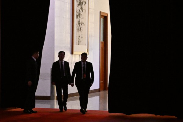 中南海现在有两个“党中央”? 中南海现在有两个“党中央”?