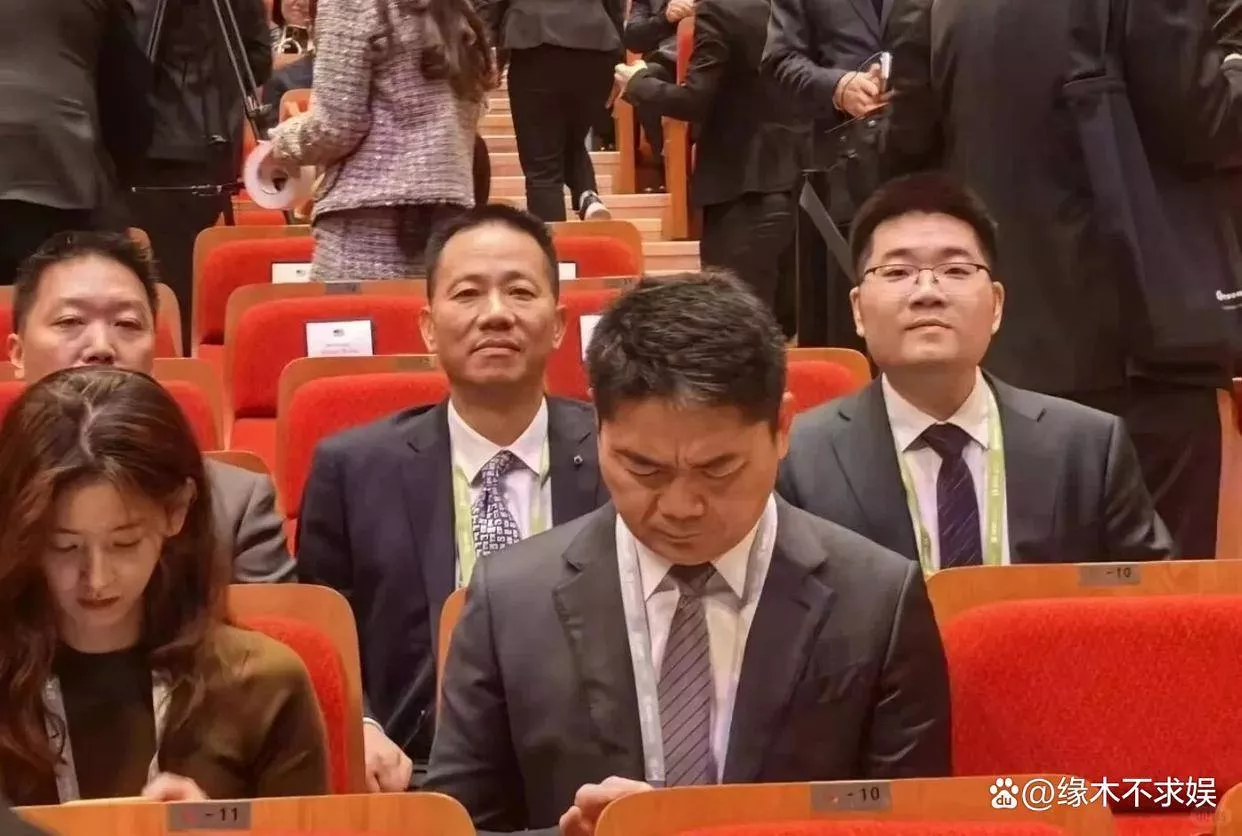 章泽天被曝和刘强东冷战后续:太像离婚后的大S!