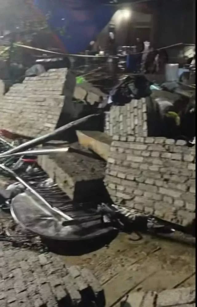 葬礼吃席围墙突然倒塌，砸死6人