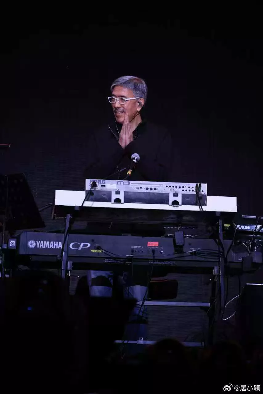 黄安透露,屠颖因为在酒店跑步机上摔跤致颅内出血去世