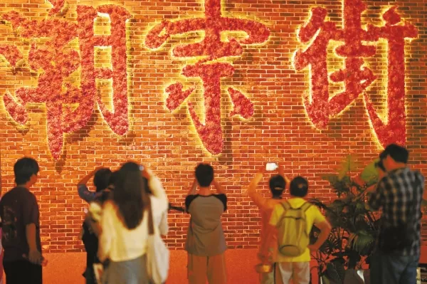 长沙知名街巷牆体突然倒塌 2名女孩已确认遇难