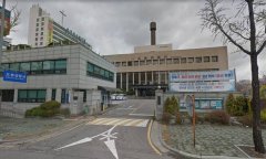 扯!女儿没写回家作业 狠父要她「类深蹲」3000次