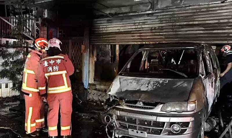 警方查出，许姓前租客驾驶休旅车倒车冲撞铁皮屋。（读者提供）