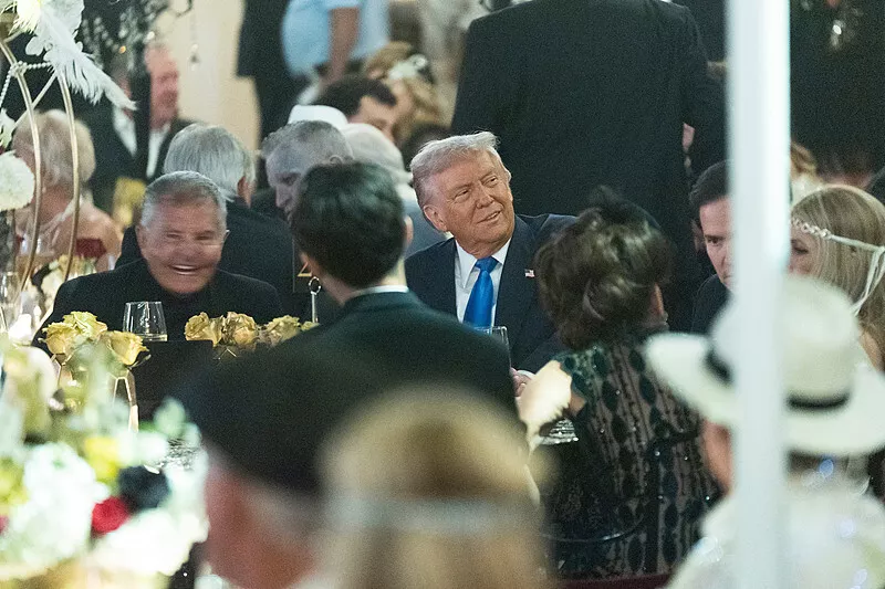 联邦政府关门停摆之际，特朗普举办奢华万圣节派对