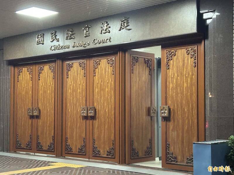 法律扶助基金会辩护律师萧奕弘庭后低调表示，「其实我觉得法官（指国民法官）更难，量刑本来就是件困难的事，必须兼顾情理与法理。」图为台北地院国民法官法庭。（记者刘咏韵摄）