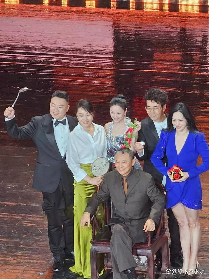 欧豪、马思纯分手7年再同框,男方偷瞄女方怅然若失