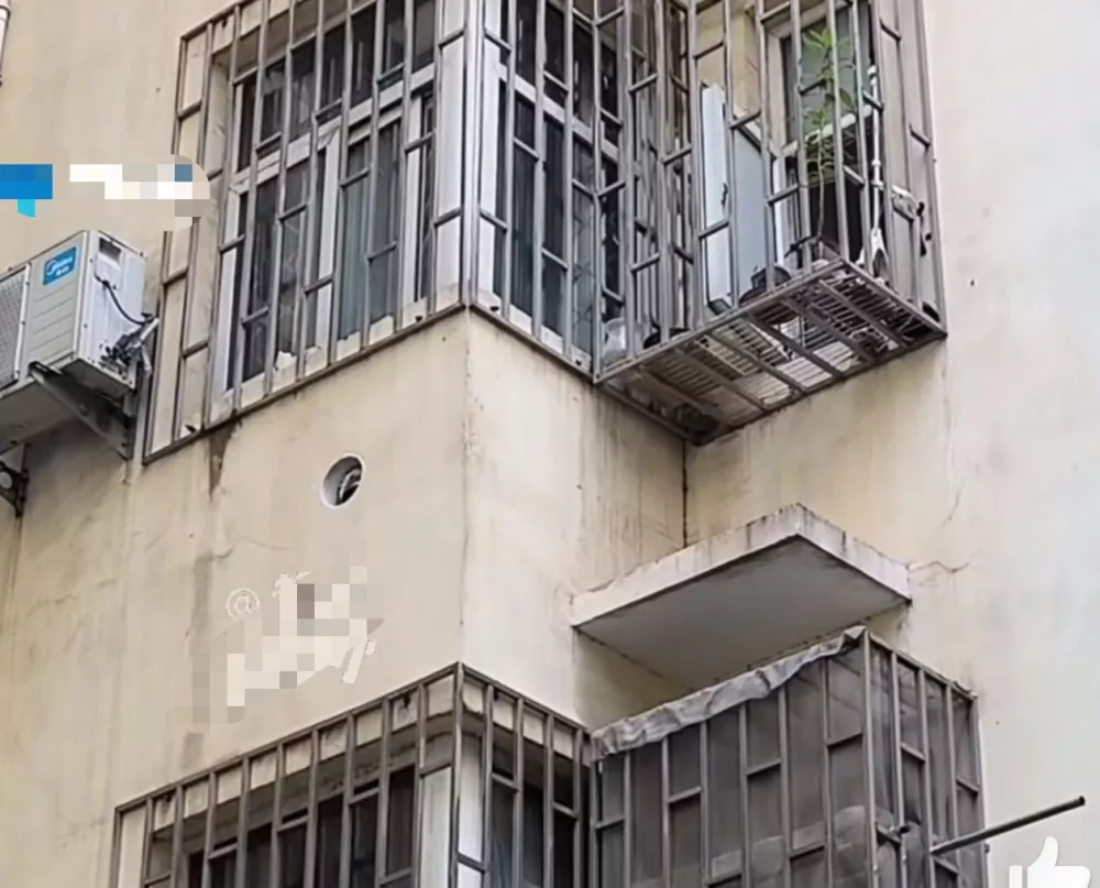 女子怀疑邻居打洞用镜子照自家,邻居:在通风