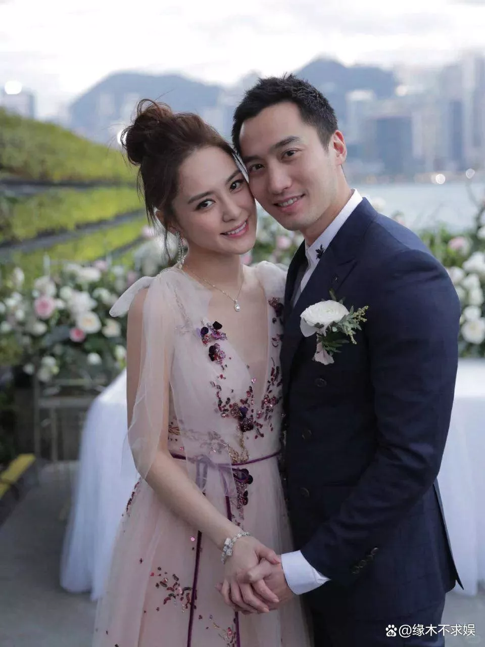 曝阿娇前夫三度离婚,两人取关女方删光合照