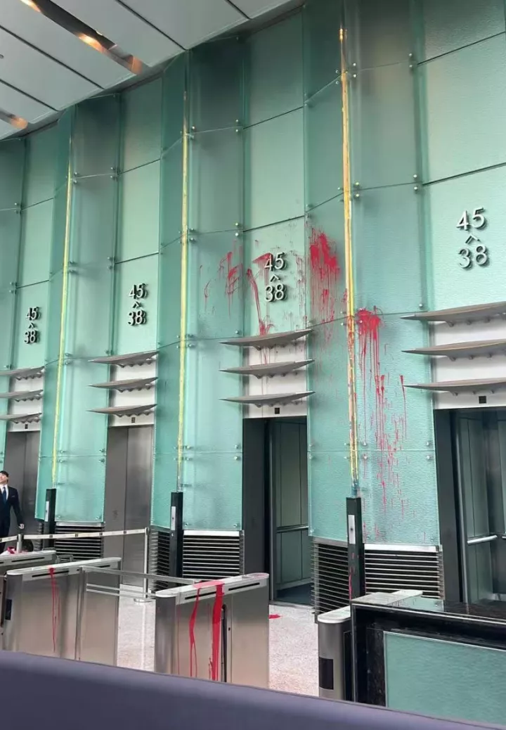 男子求见李嘉诚被拒，大闹长江集团中心