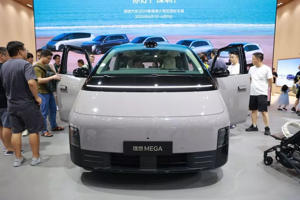 起火事故后的车主百态:有的演练逃生,有的选择信任