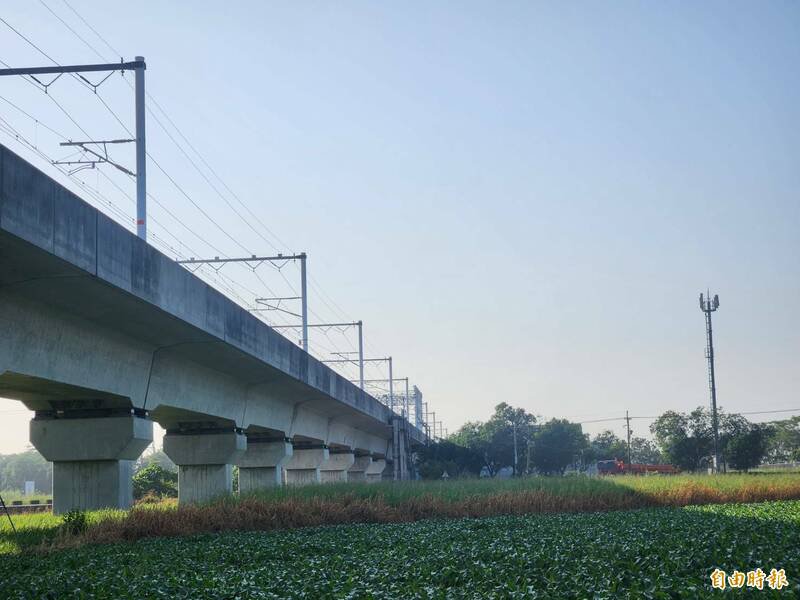 分别为21岁、25岁的男女，今日凌晨被发现陈尸台南柳营高铁桥下车内。（资料照）