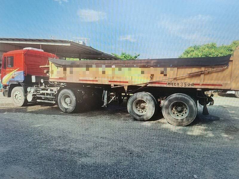 肇事的砂石车。（民众提供）