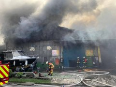 新北树林工厂大火燃烧 附近国小师生紧急撤离