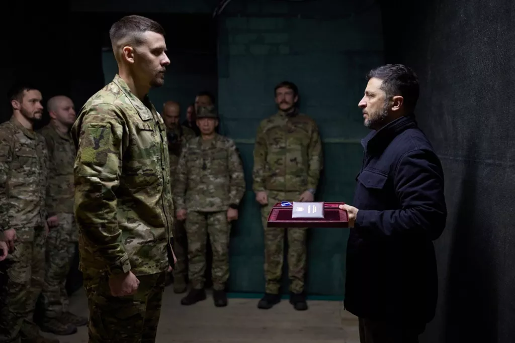 乌克兰守军夺回红军城议会大楼 重新升起乌克兰国旗