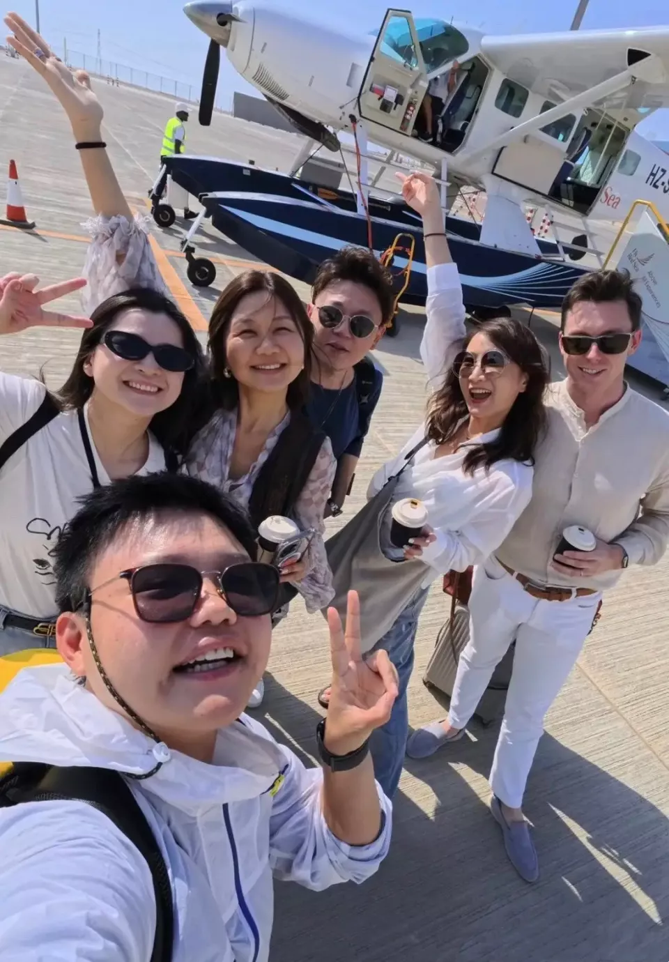 陈赫前妻在沙特庆生，39岁许婧穿露背装好辣