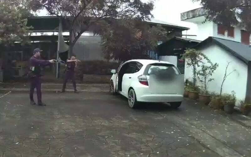 遭劫的自小客车最后被弃置，游嫌则逃逸无踪。（记者游太郎翻摄）