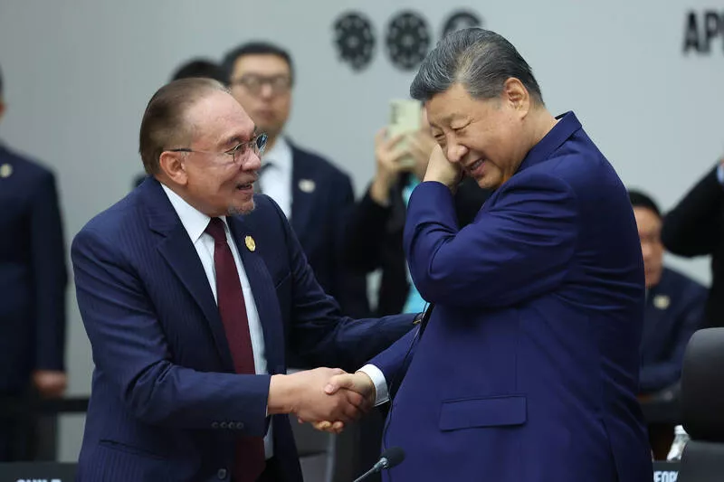 他突然接近习近平 中国官员全吓傻视频曝光