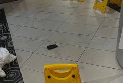 又是行动电源惹祸!墨尔本机场1男子口袋起火 烧伤腿和手指