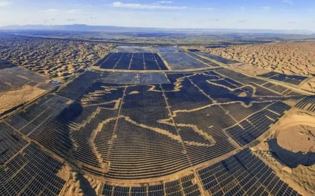 中國征服｢死亡之海｣ 大漠建400公里光伏長城惹NASA及外媒關注