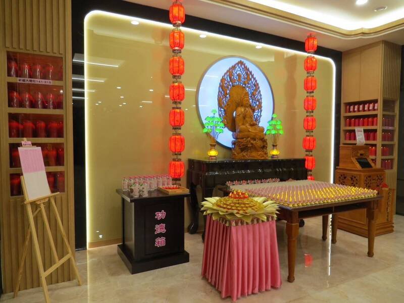 在正德佛堂担任出纳的王姓女子，监守自盗保管的109张空白支票领走4千多万。（翻摄正德全球资讯网脸书粉专）