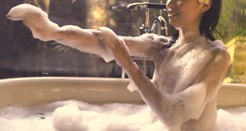 新北狼父长期偷拍2名女儿洗澡、如厕，画面藏手机露馅。（示意图，非新闻当事人）