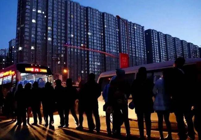 暴跌50%！中国第一睡城，十年前上车的人都哭了