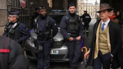 卢浮宫失窃案现场现“神秘帅哥” 身份竟是…