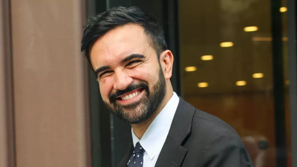 34岁穆斯林,拿下纽约,要向富人开刀