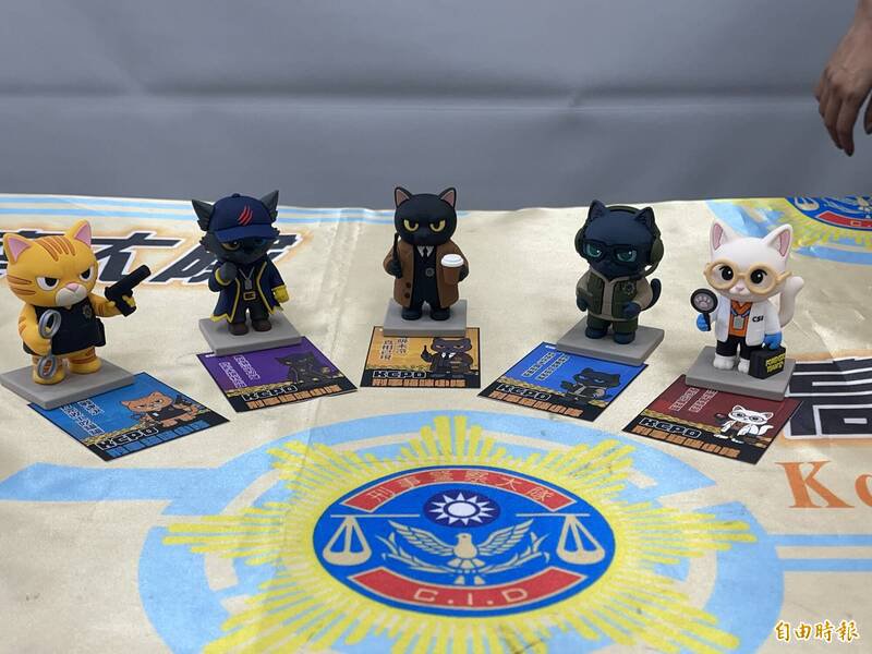 以「黑豹」为吉祥物，运用AI技术绘制拟人化的5只猫咪，作为识诈宣传主角。（记者黄良杰摄）