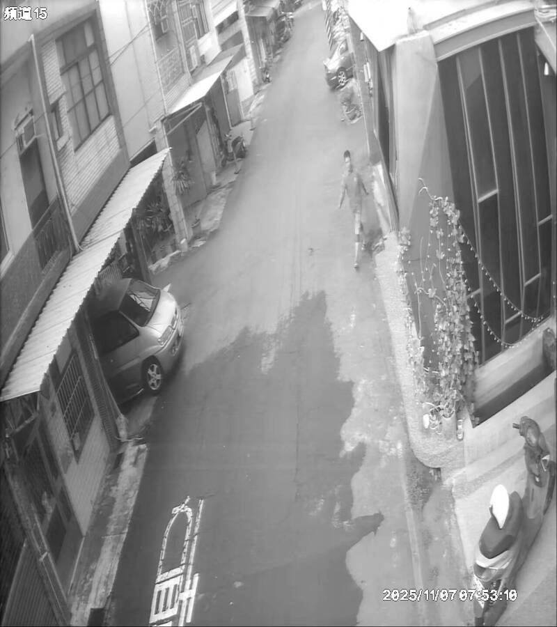 薛姓通缉犯卖惨行骗，忠义里监视器全都录。（李朝清提供）