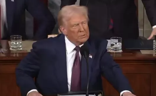 特朗普“关税大派钱”计划引发质疑,钱从哪来?