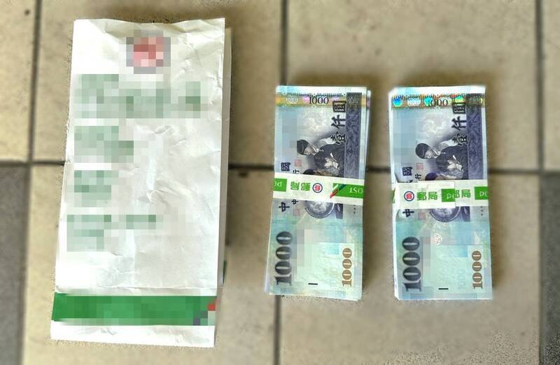 警方查扣现金20万元及收据等证物。（记者陆运锋翻摄）