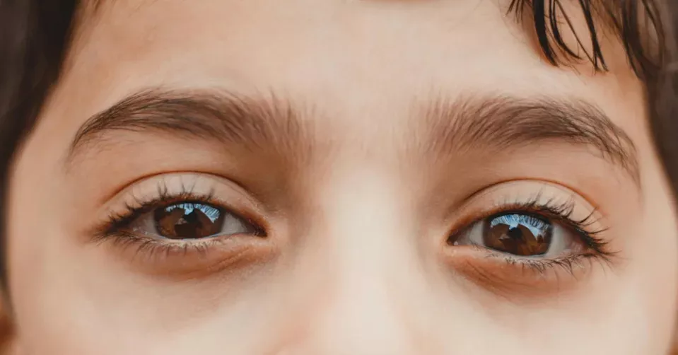 7岁女儿已失明!西班牙狠母还想弄瞎2岁儿