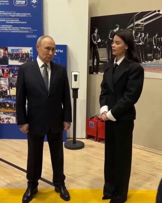 普京“右手”掀热议 再传健康亮红灯 疑患这病 普京“右手”掀热议 再传健康亮红灯 疑患这病