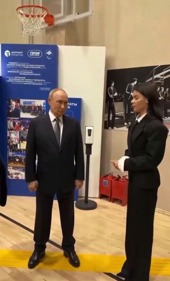 普京“右手”掀热议 再传健康亮红灯 疑患这病 普京“右手”掀热议 再传健康亮红灯 疑患这病