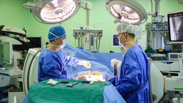 降薪潮蔓延 中国医生收入腰斩