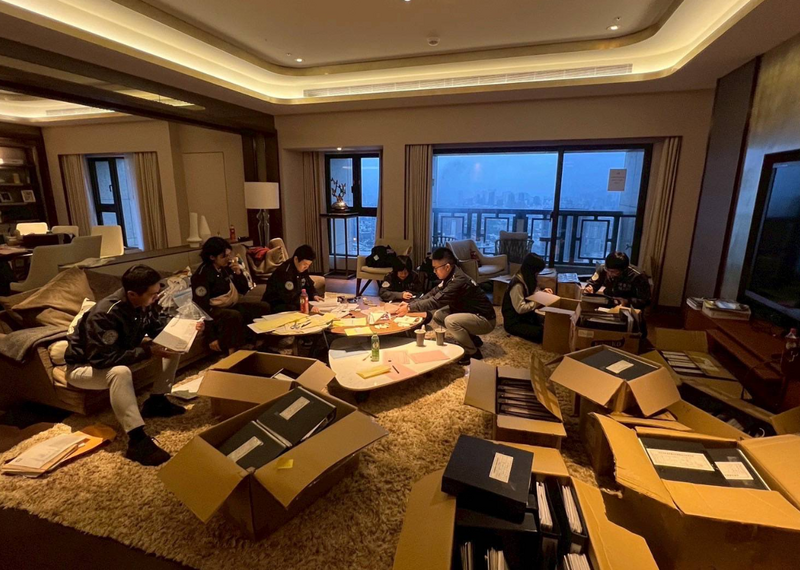 检警调先前赴太子集团用犯罪所得购入的和平大苑房产内搜索。（调查局提供）