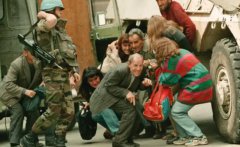 曝旅行团带富豪去战场猎杀真人 “杀一个10万欧”