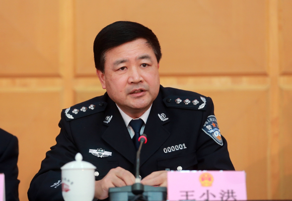 分析：王小洪到地方 释不寻常信号