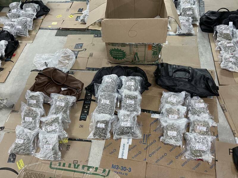 北联帮成员组枪毒走私集团，将总值约3亿元的毒品及制式枪械藏入名牌包，以海运走私来台。（资料照）