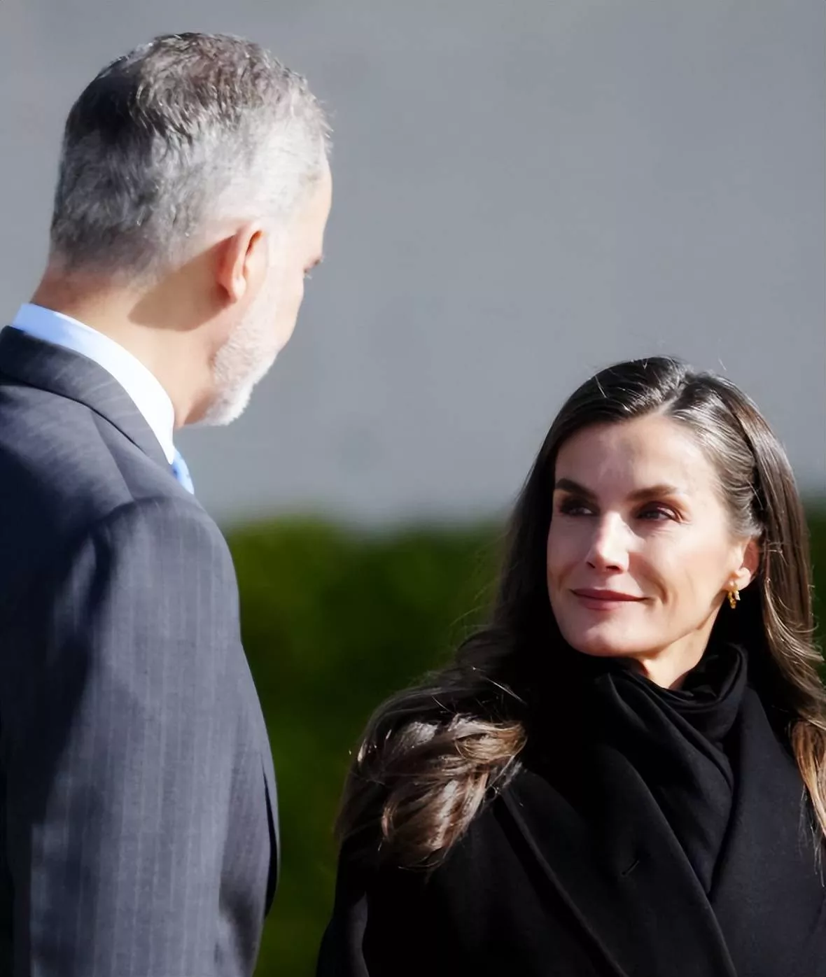 西班牙王后成都看茶艺，法令纹太明显挺尴尬