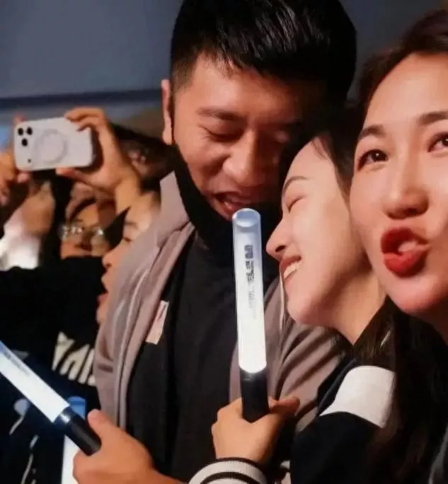 "演唱会出轨"风波升级，知情人透露张雪峰离婚5年