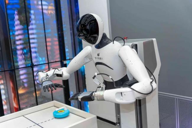 中国顶尖教授，涌向一个“非主流”城市