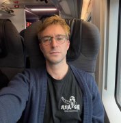 深受郑南榕精神感动!IPAC裴伦德穿「我主张X香兰」T恤掀网热议