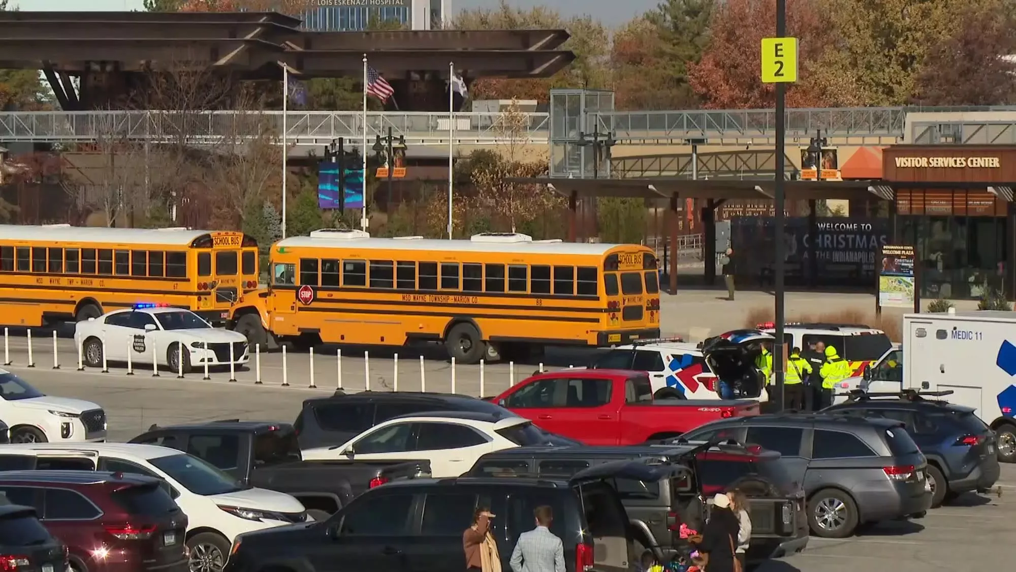 黑猩猩出逃，37名师生被困美国动物园内