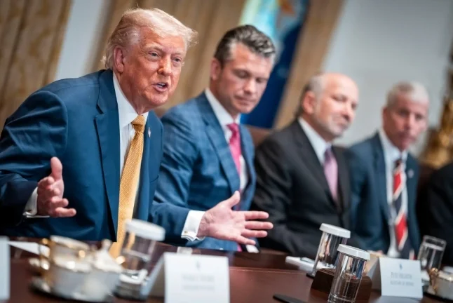 特朗普私下重点讨论的不是毒品 而是马杜罗的命运和石油