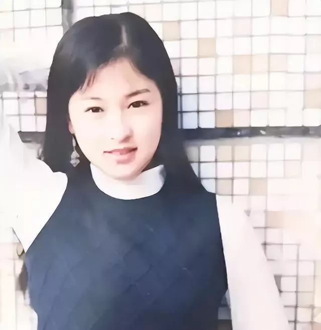 她拒绝潜规则,出道25年籍籍无名,47岁依然单身现状令人意外