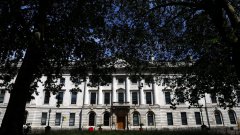 游伦敦古迹必须让中国警卫检查护照 引爆争议